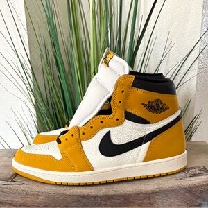 Air Jordan 1 High Retro Sneakers in Yellow Ochre and White